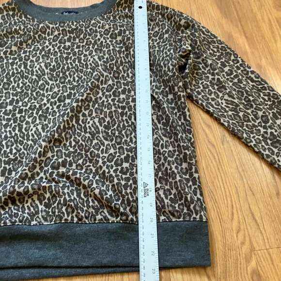 Splendid Leopard Print Gray & Brown Sweater Size Small EUC - Picture 8 of 10